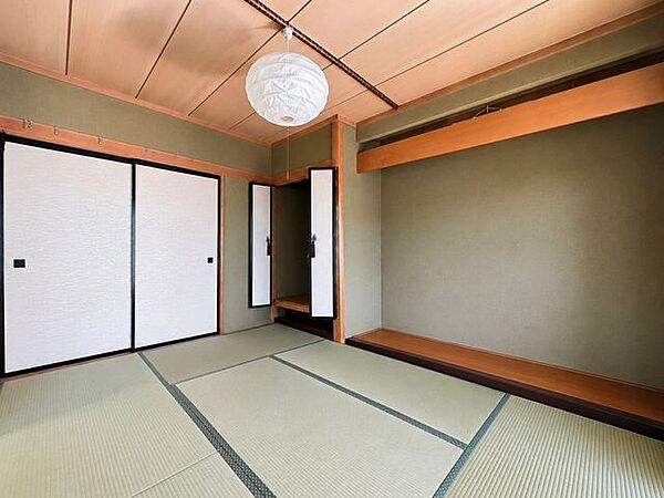 （家具削除しCG加工）お子さまの遊び場や寝室など多目的に活用できます。