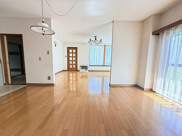 家族全員が自然と集まっても余裕のある大空間で、毎日ゆったりとした団欒の時間を過ごせます。