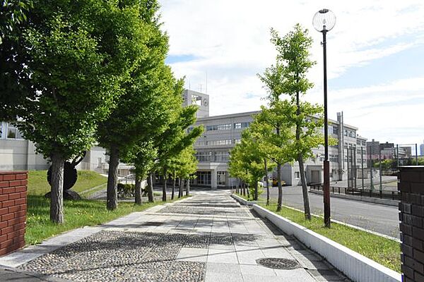札幌市立厚別南中学校 720m