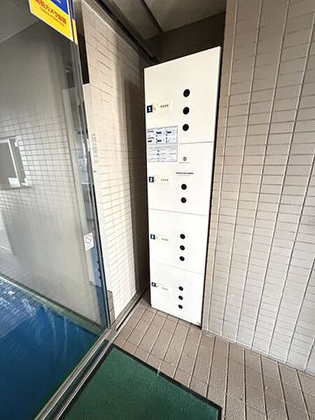 宅配ボックスも完備で、不在時の荷物受け取りもスムーズです。