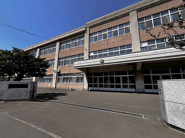 札幌市立札苗小学校 480m