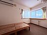 室内：洋室　西側5.7帖