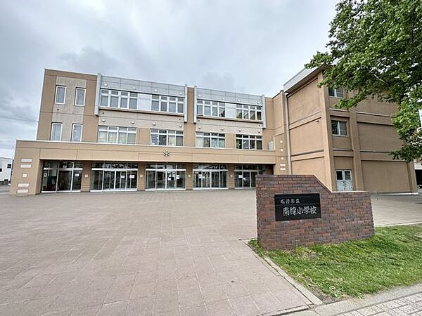石狩市立南線小学校 640m