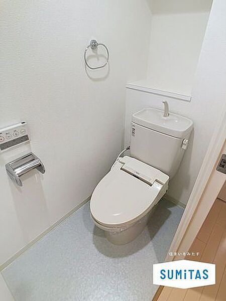 衛生的で使い心地の良い温水洗浄便座付きトイレ。