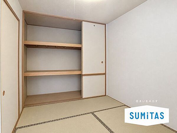 大容量の和室の押入れ。※画像にはAI加工を施しており、実際と異なります。