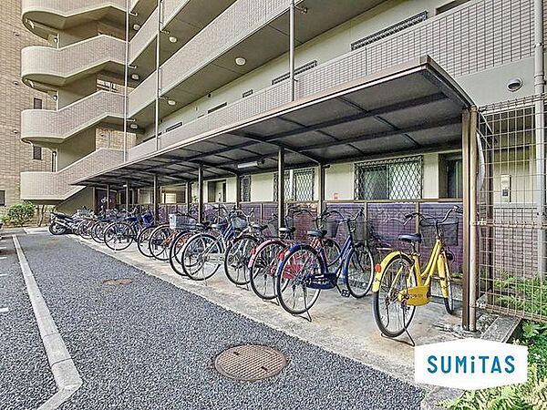駐輪場は屋根がありますので、雨の日も安心です。