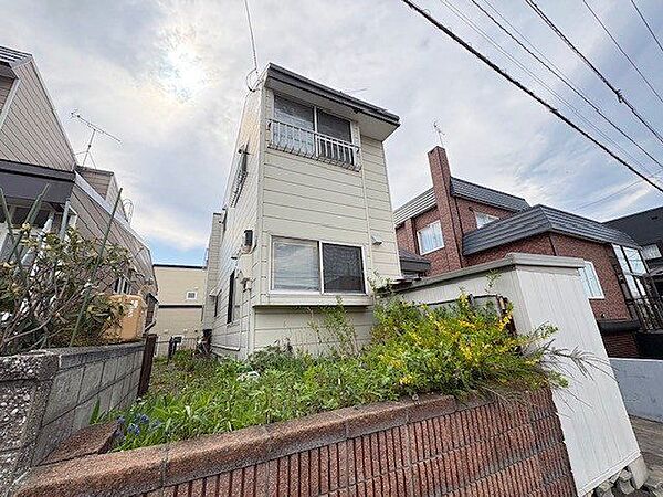 周囲に高い建物がなく開放感のある敷地 。穏やかな住環境で理想のマイホーム建築が叶います 。