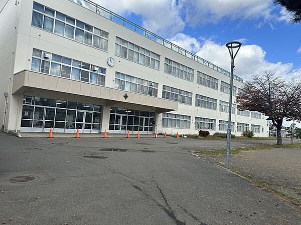 札幌市立澄川南小学校 514m