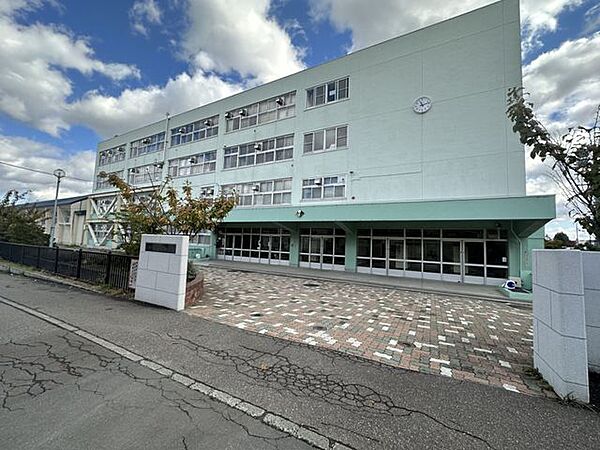 札幌市立澄川中学校 1457m