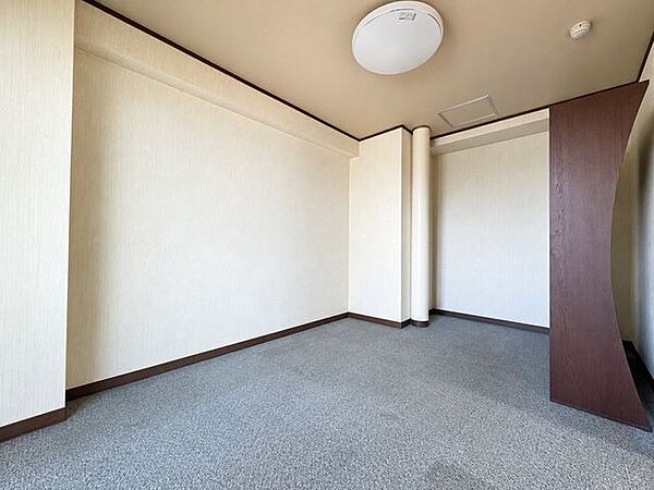 主寝室や子供部屋、趣味部屋など多彩に使える洋室※現地の撮影写真を基にCG加工編集済