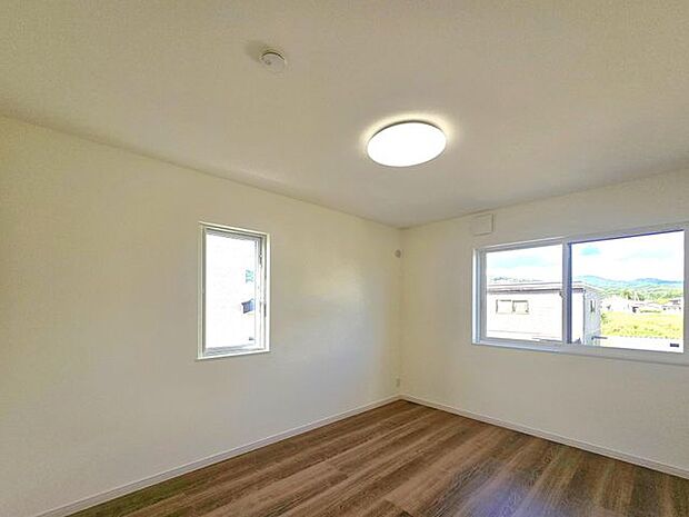 採光に配慮した洋室。明るさを感じながら、のんびり過ごしやすい部屋です