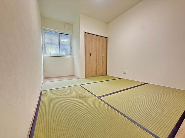 リビングに隣接している和室は居間、客間だけでなく子供の学習部屋などとしても使えます。