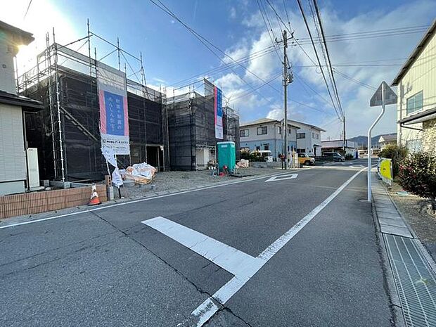 前面道路との位置関係