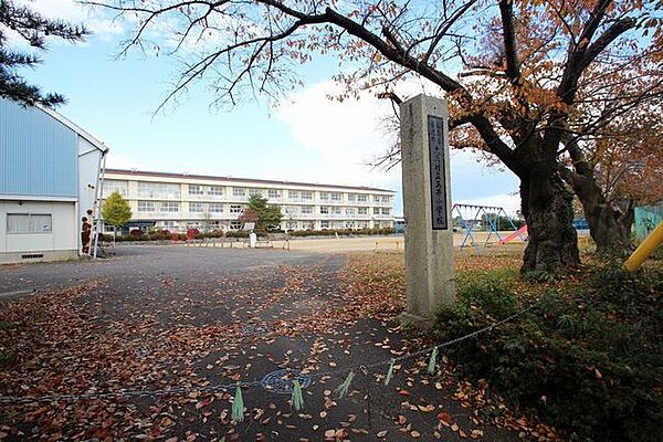 大玉村立玉井小学校 628m