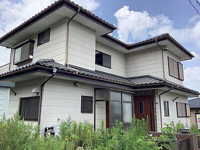外観：土地約141坪のゆとりある敷地に建つ6SDKの中古戸建。大家族や二世帯住宅にもおすすめです