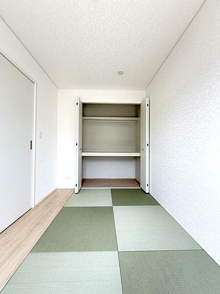 急な来客時にも使いやすく、布団を敷けば泊まりにも対応できます。入居後の暮らしが描けます。