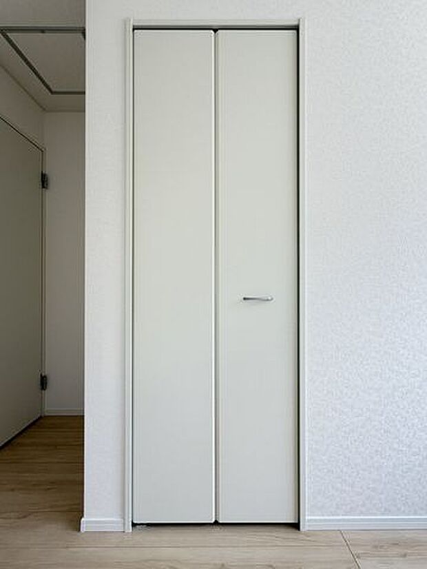 家族の荷物が増えても対応しやすい、頼れる収納スペースです。家族で検討しやすくなります。