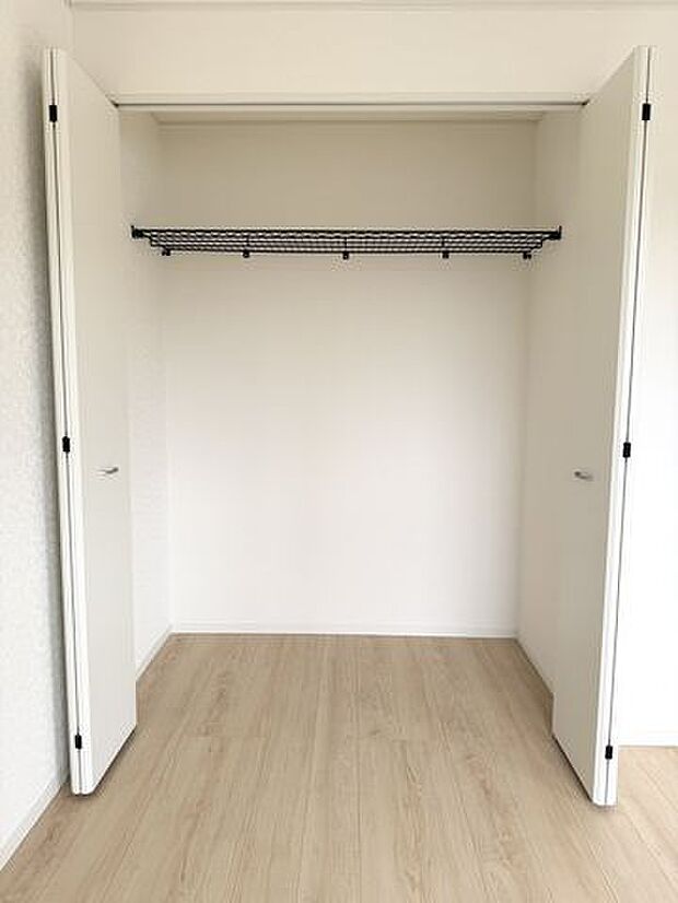 必要な場所に収納があり、室内を広くきれいに使いやすい設計です。