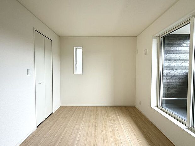 寝室や子ども部屋、仕事部屋など多用途に使いやすい洋室です。