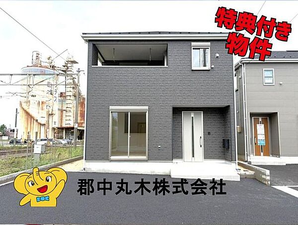 街並みに馴染みながら、住まいとしての存在感も感じられる外観です。見学前の確認にも便利です。