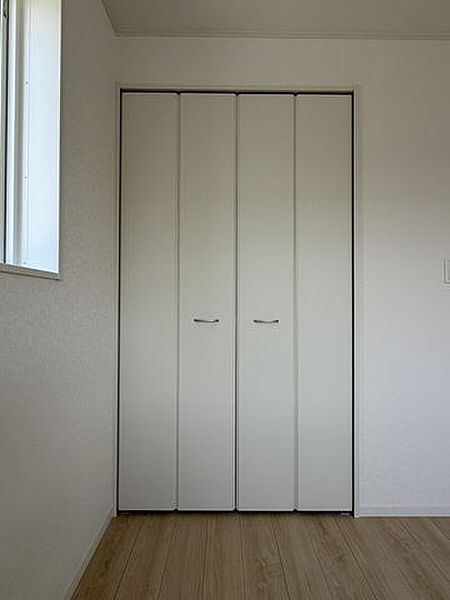 生活感を隠しやすく、急な来客時にも室内を整えやすい収納です。物件比較にも役立つ一枚です。