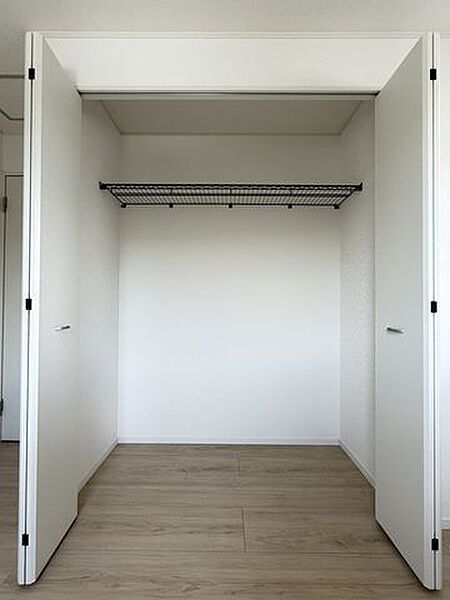 家族の荷物が増えても対応しやすい、頼れる収納スペースです。家族で検討しやすくなります。