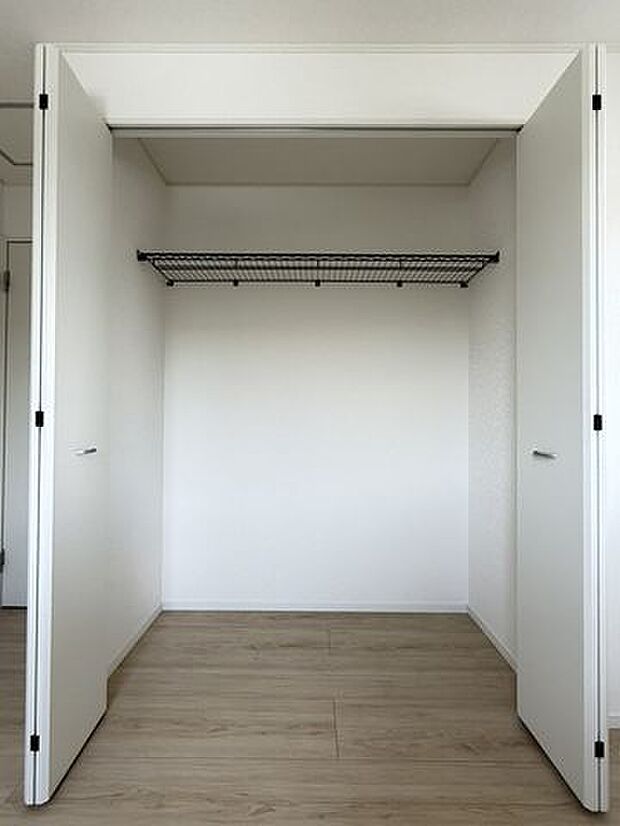 家族の荷物が増えても対応しやすい、頼れる収納スペースです。家族で検討しやすくなります。