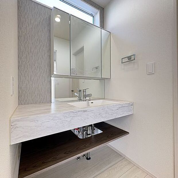 洗面からお化粧まで!忙しい朝の準備にぴったりな洗髪洗面化粧台付き!!