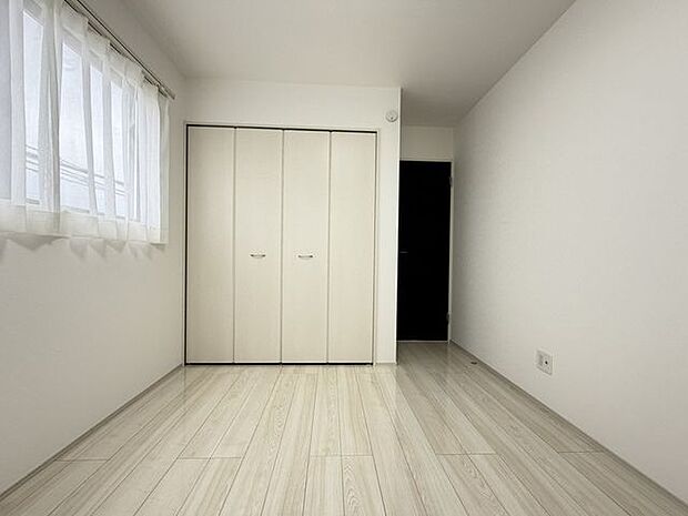 子ども部屋として使いやすいのはもちろん、成長後は書斎や趣味室にも転用しやすい洋室。