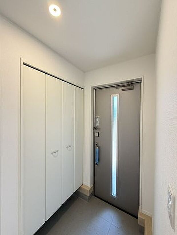 無理なく整理しやすく、生活感を抑えながら、空間を広く気持ちよく使える暮らしにつながります。