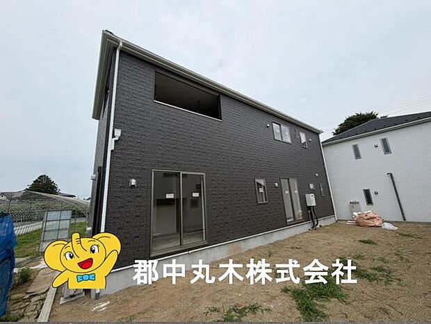 街並みに馴染みながら、住まいとしての存在感も感じられます☆