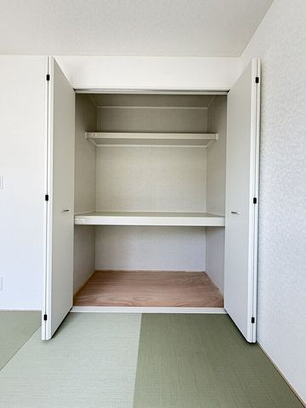 使う場所の近くにしまえることで片付けが後回しになりにくく、家の中を気持ちよく整えやすい設計です。