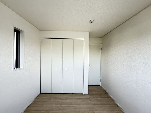 子ども部屋として使う時期を過ぎても役割を変えやすく、長く無駄なく活躍してくれる空間です。