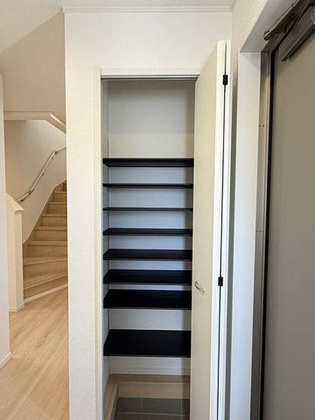 収納がしっかり確保されていると、家具を増やしすぎずに暮らしを整えやすくなります。