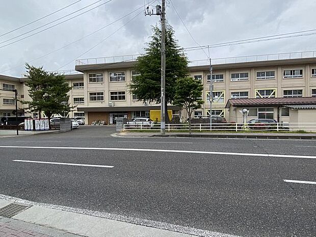 郡山市立郡山第三中学校 2050m