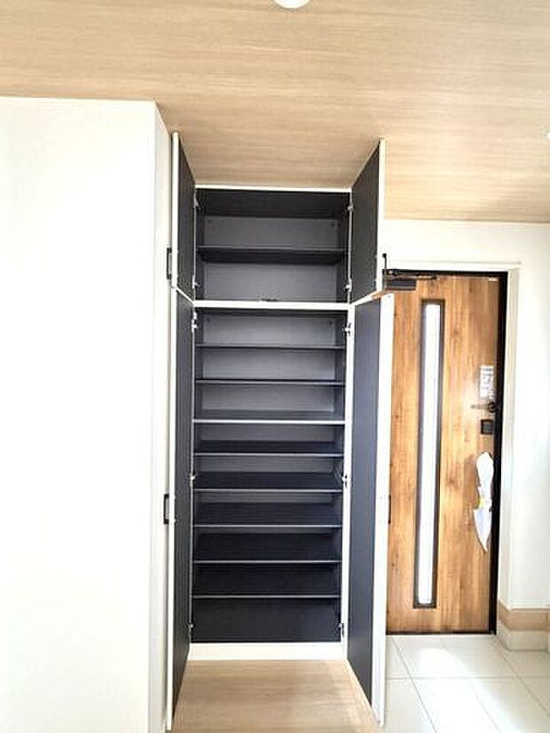 家族の荷物が増えても対応しやすい、頼れる収納スペースです。家族で検討しやすくなります。
