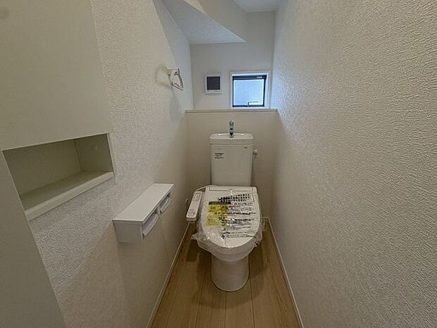 清潔感のあるトイレは、毎日使う場所だからこそ快適さが大切です。新築建売の魅力が伝わります。