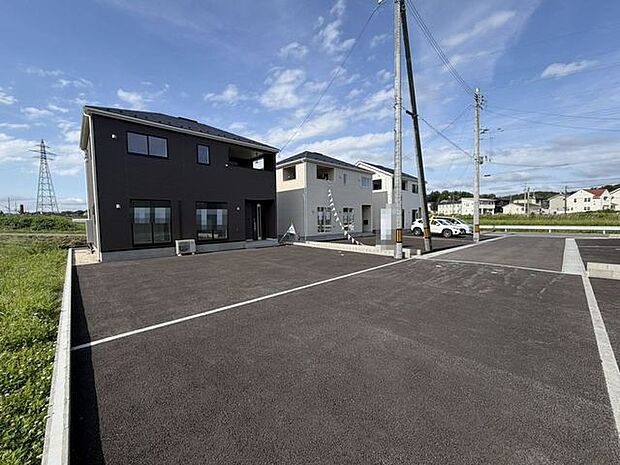 前面道路からのスペースも広いので、乗入れも楽々です♪