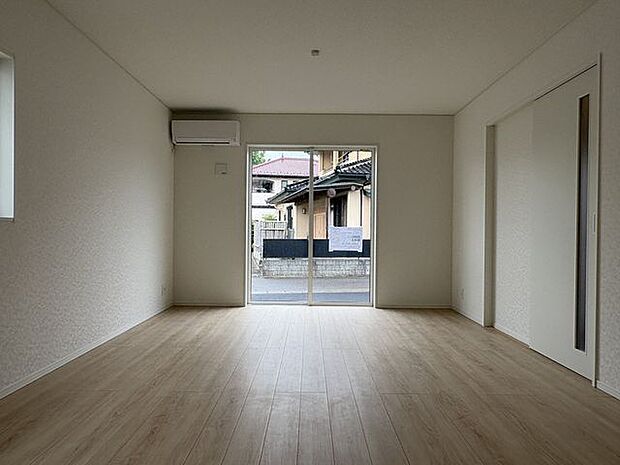 キッチンからも様子を見守りやすく、子育て世帯にも安心です。入居後の暮らしが描けます。