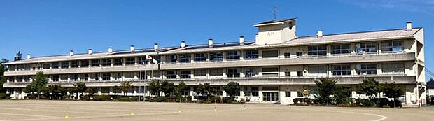 須賀川市立第一中学校 2060m