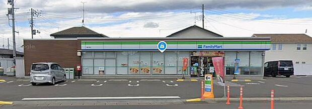 ファミリーマート鏡石境店 224m