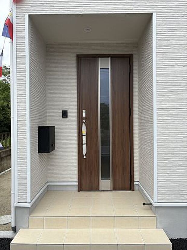 住まいの第一印象を決める玄関。明るく清潔感のある迎え口です。
