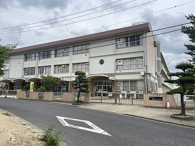 郡山市立富田東小学校 1900m