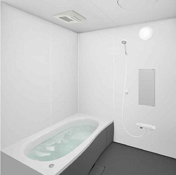 グレイスホワイトでまとめた清潔感のある浴室。毎日の疲れをゆっくり癒やせる落ち着いた空間です。