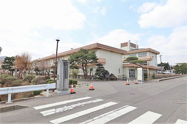 大玉村立大玉中学校 741m