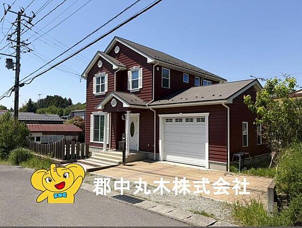 シャッターガレージ付きのお洒落な佇まいです☆