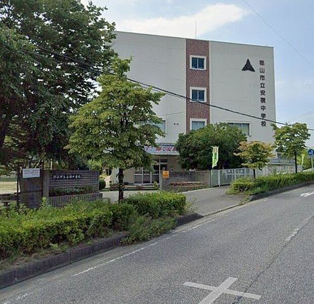 郡山市立安積中学校 2982m