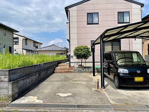 前面道路の幅員は6．0ｍあり、お車の出し入れもスムーズに行う事が出来ます。