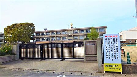 大分市立日岡小学校 811m