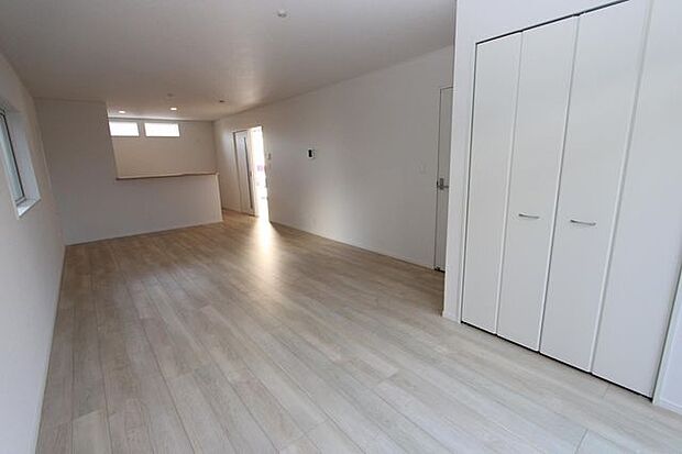 リビング広々21帖♪収納スペースもあります♪